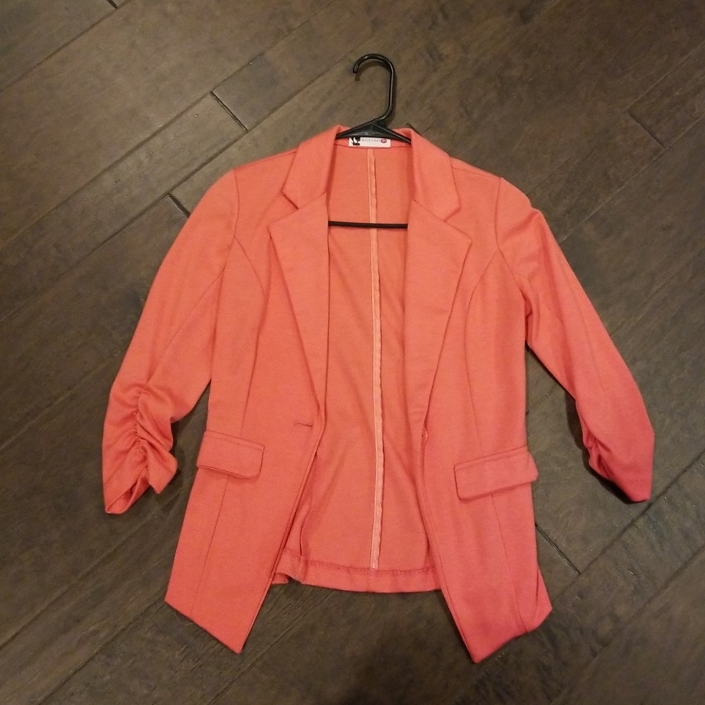 Lightweight and comfortable Body Central jacket